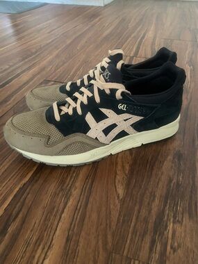 Asics Men's GEL-Lyte Suede Sneaker in Black and Taupe